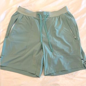 Lululemon License to Train Linerless short 7”- size M